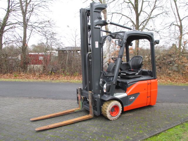 Linde-E18-02-Elektro 3 Rad-Stapler-www.efken-stapler.de