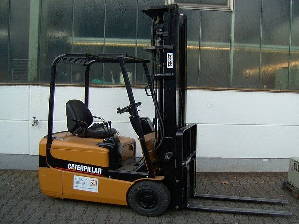 Caterpillar EP15KRT-24E Elektro 3 Rad-Stapler ehlers-stapler.de