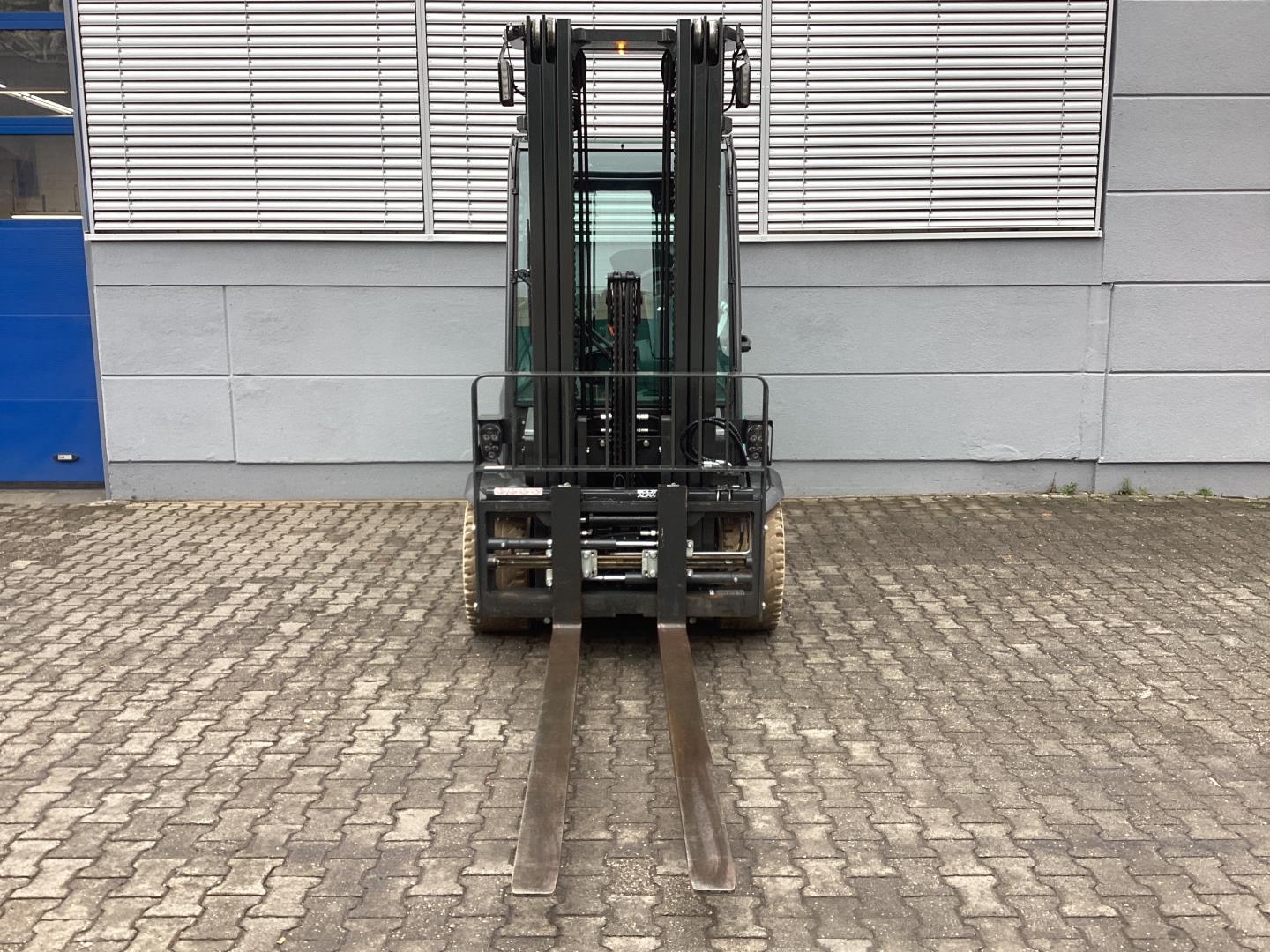 Mitsubishi FB50CN Elektro 4 Rad-Stapler ehlers-stapler.de