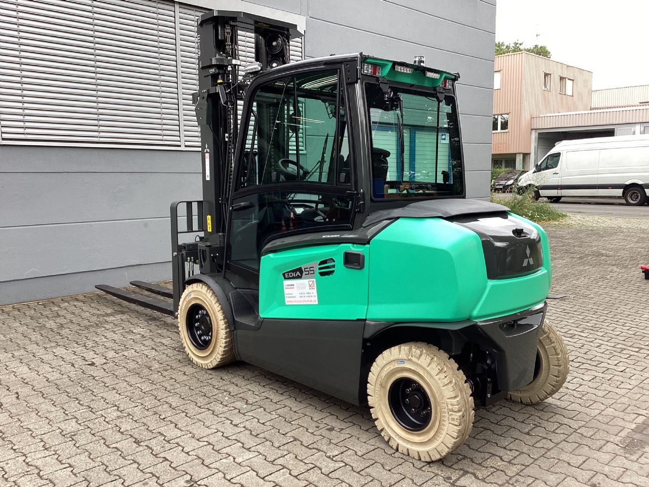 Mitsubishi FB55NH Elektro 4 Rad-Stapler ehlers-stapler.de