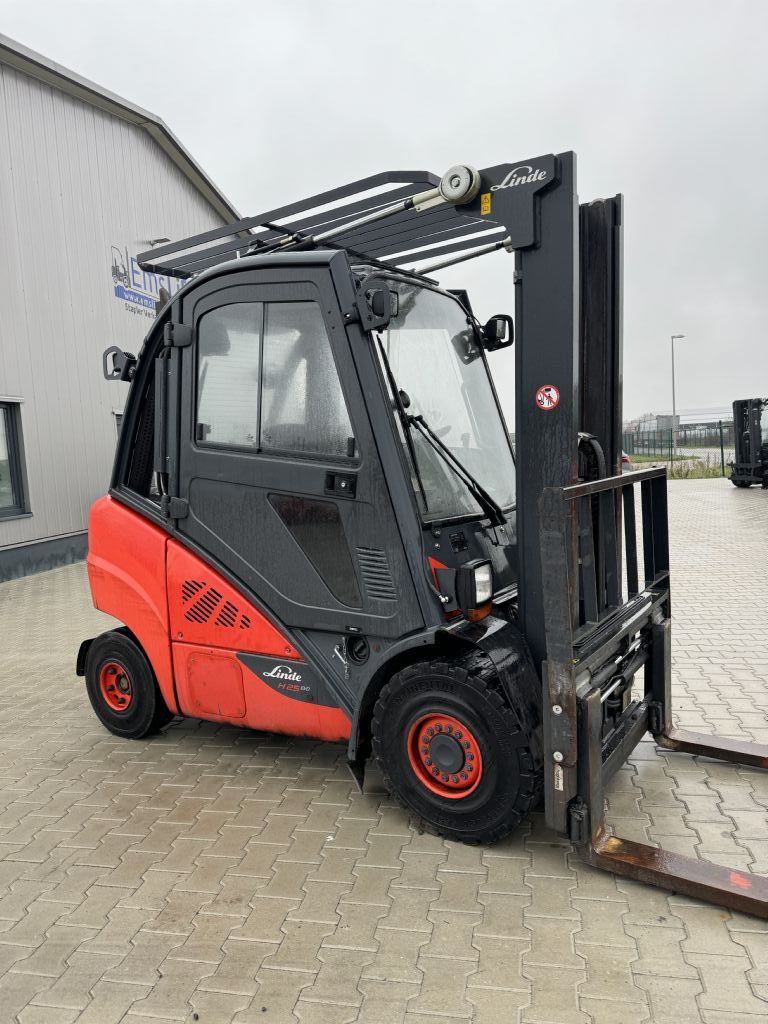 Linde H25D-02 Diesel Forklift www.emslift.de Linde H25D-02 Diesel Forklift www.emslift.de