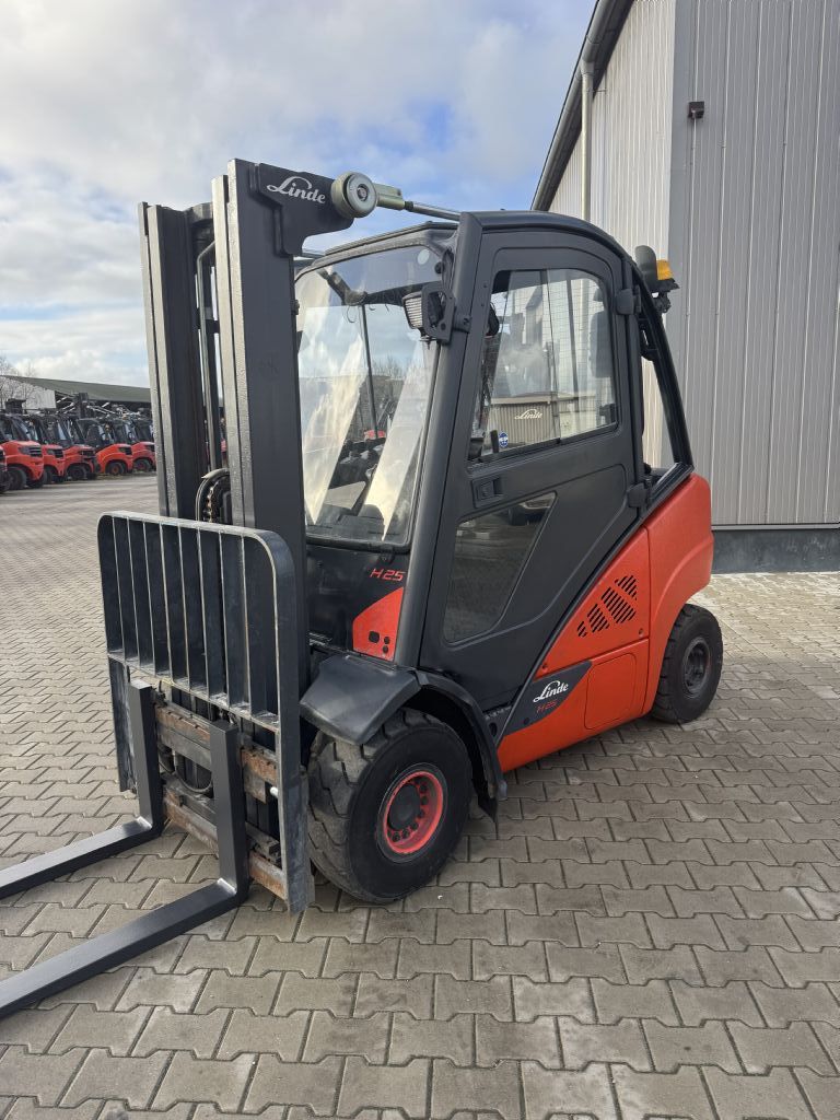 Linde H25D-02 Dieselstapler www.emslift.de