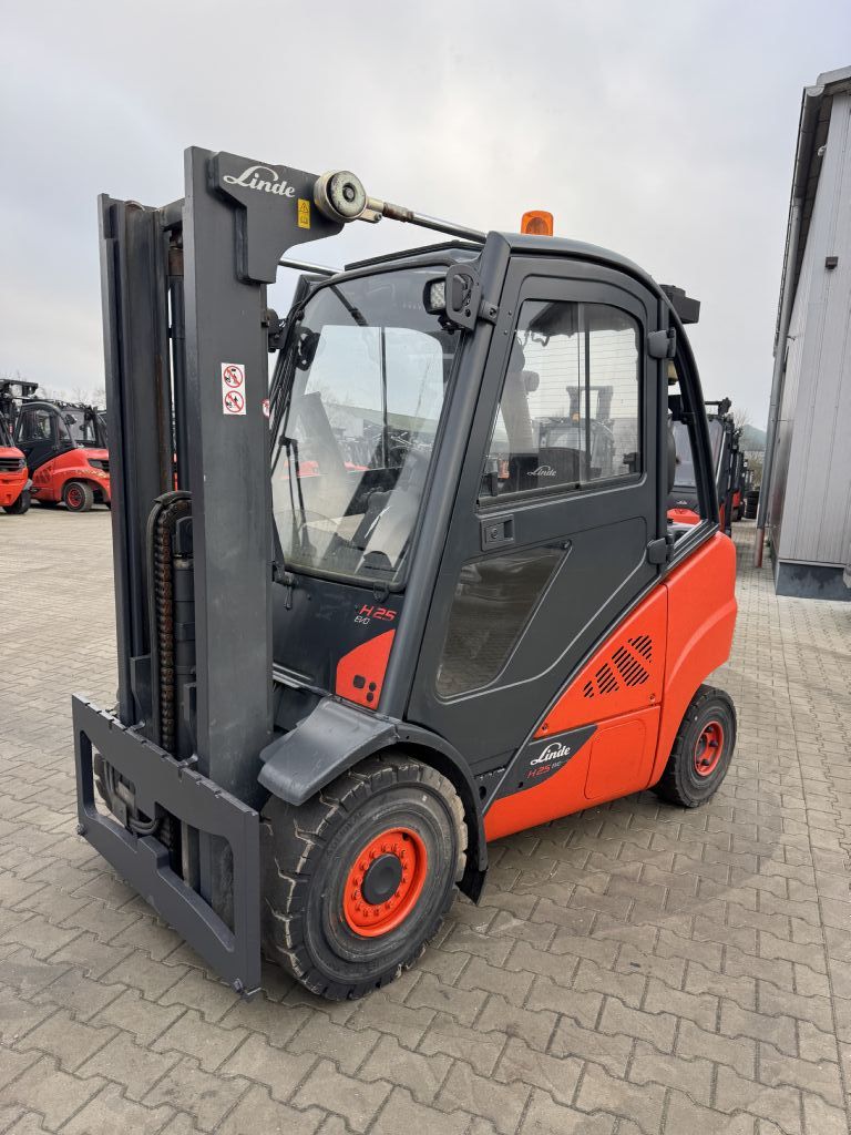 Linde H25D-02 Dieselstapler www.emslift.de