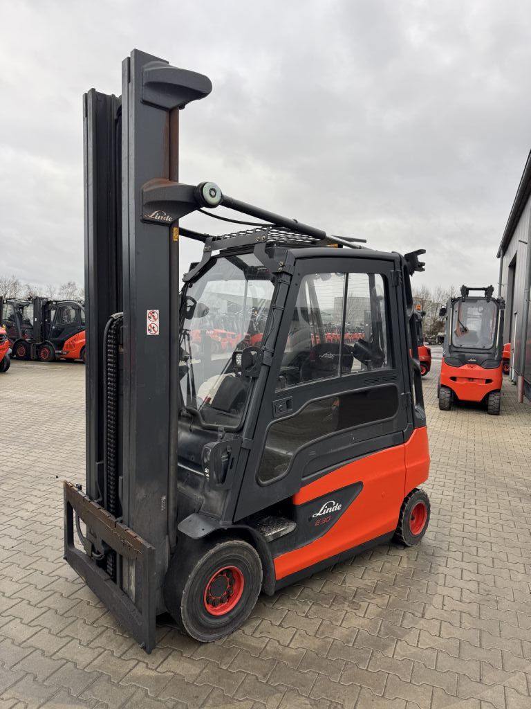 Linde E30L-01 Elektro 4 Rad-Stapler www.emslift.de