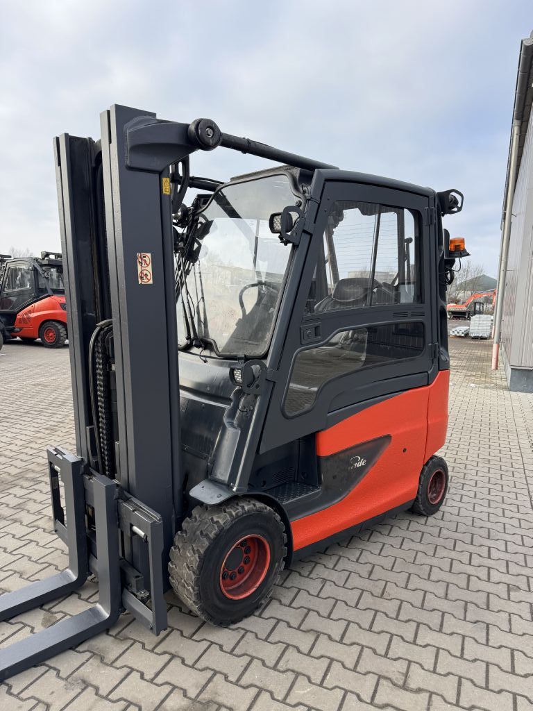 Linde E30HL-01/600 Elektro 4 Rad-Stapler www.emslift.de