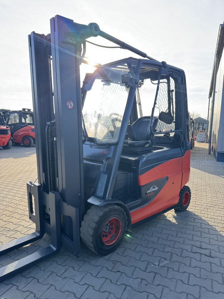 Linde E30HL-01/600 Elektro 4 Rad-Stapler www.emslift.de