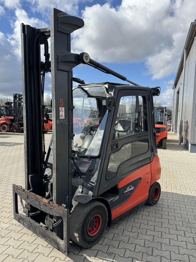 Linde E30-01 Elektro 4 Rad-Stapler www.emslift.de