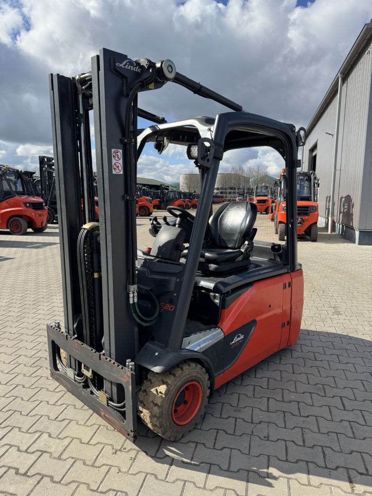 Linde E20L-02 Elektro 3 Rad-Stapler www.emslift.de