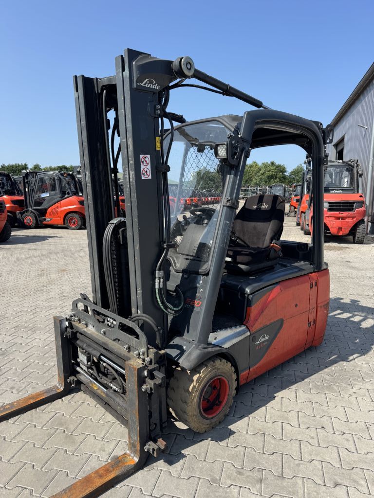 Linde E20L-02 Elektro 3 Rad-Stapler www.emslift.de