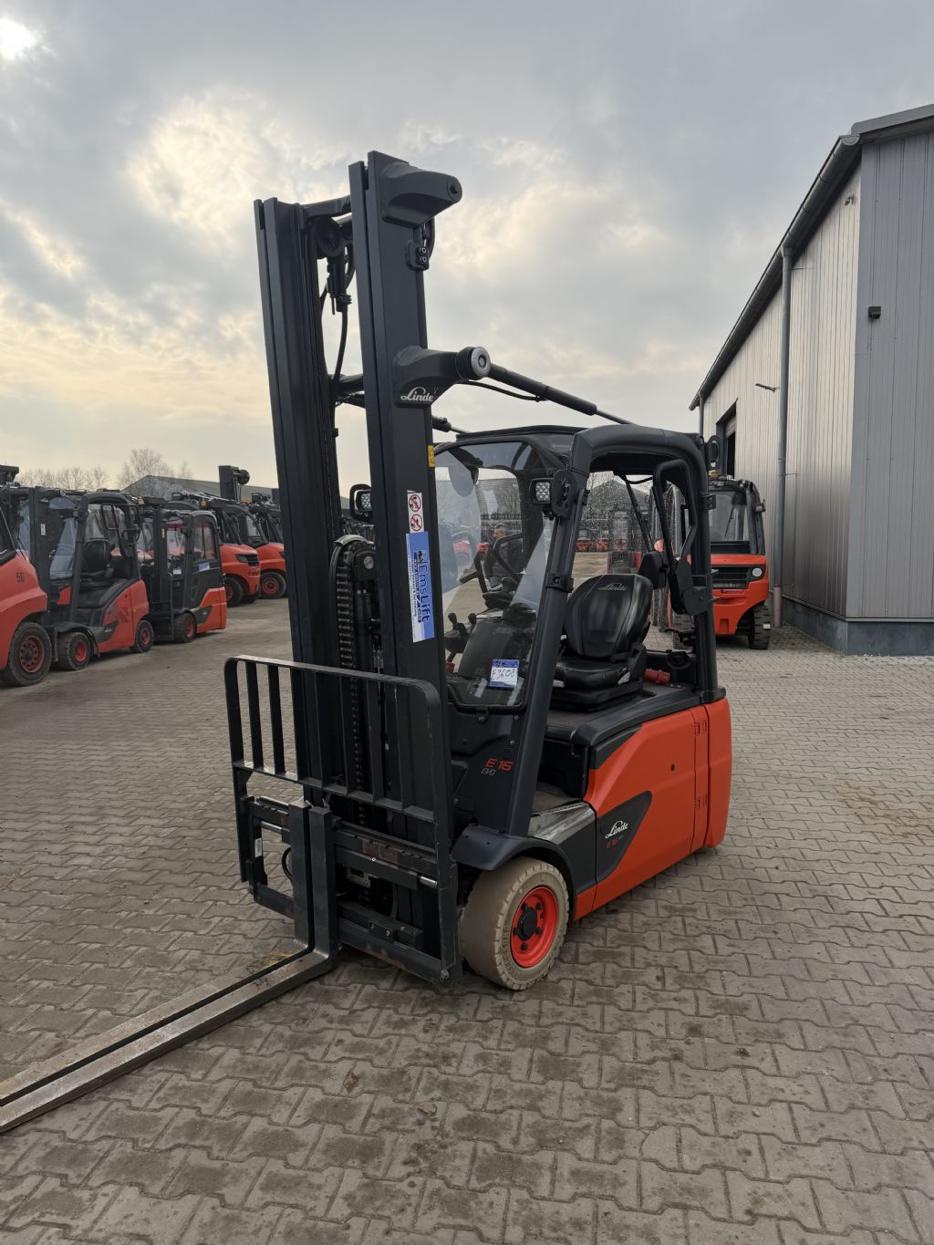 Linde E16L-02 Electric 3-wheel forklift www.emslift.de