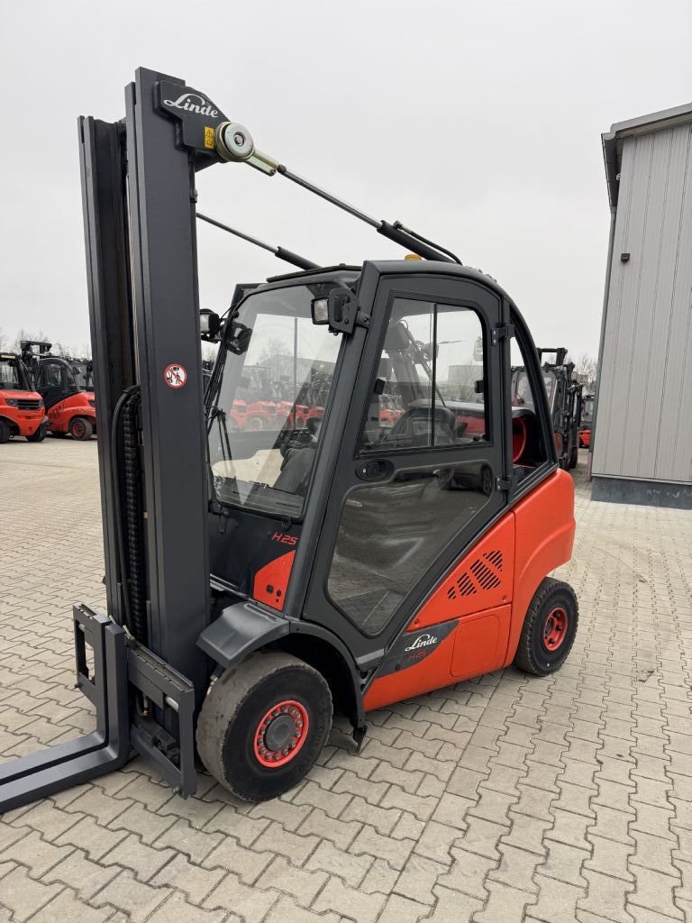 Linde H25T-02 Treibgasstapler www.emslift.de