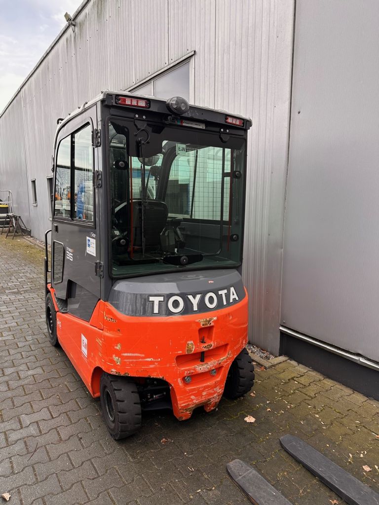 Toyota-Traigo 8FBMT35-Elektro 4 Rad-Stapler-www.eundw.com