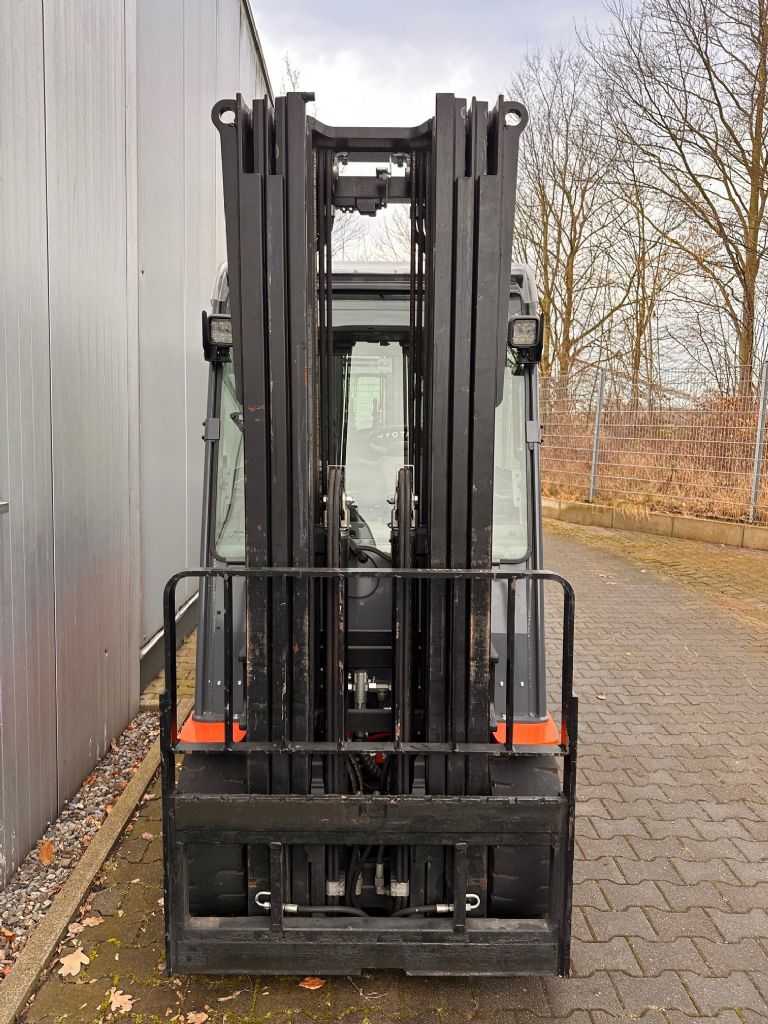 Toyota-Traigo 8FBMT35-Elektro 4 Rad-Stapler-www.eundw.com