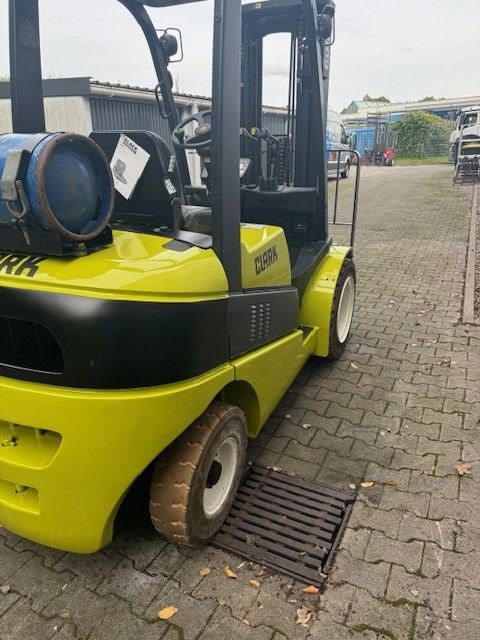 Clark-C30L-Treibgasstapler-www.eundw.com
