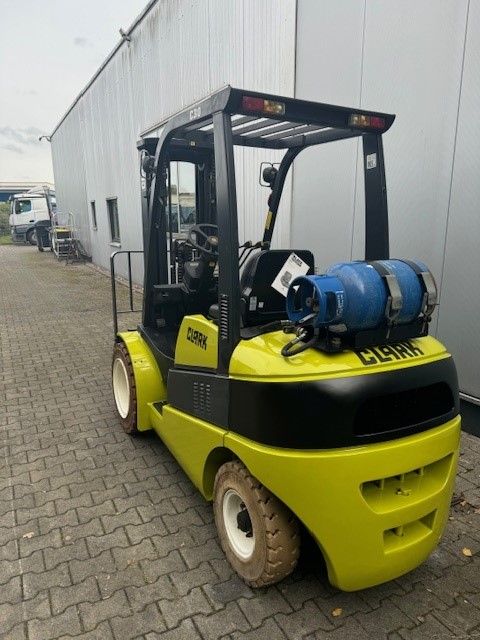 Clark-C30L-Treibgasstapler-www.eundw.com