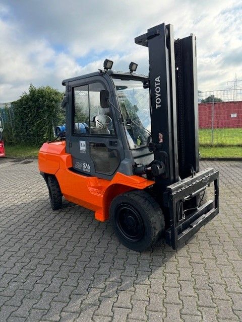 Toyota-02-7FGA50-Erdgasstapler-www.eundw.com