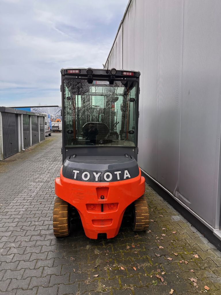 Toyota-Traigo80 8FBMT50-Elektro 4 Rad-Stapler-www.eundw.com