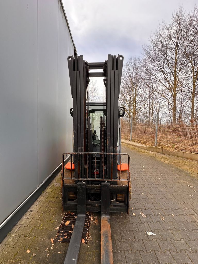 Toyota-Traigo80 8FBMT50-Elektro 4 Rad-Stapler-www.eundw.com