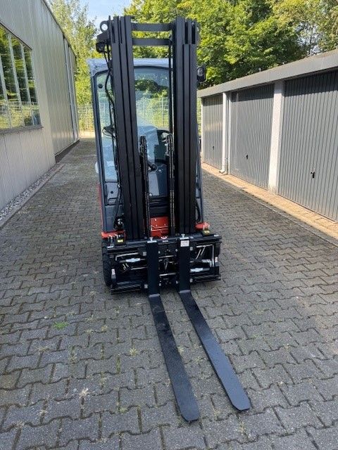 Toyota-Traigo48 8FBEK16T-Elektro 3 Rad-Stapler-www.eundw.com