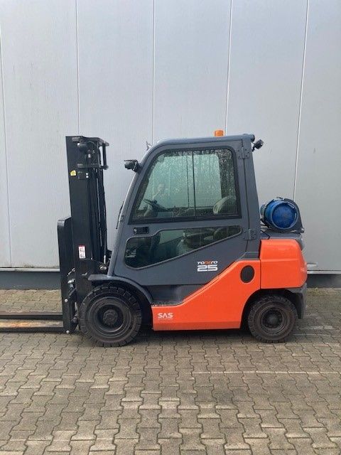 Toyota-02-8FGF25-Treibgasstapler-www.eundw.com