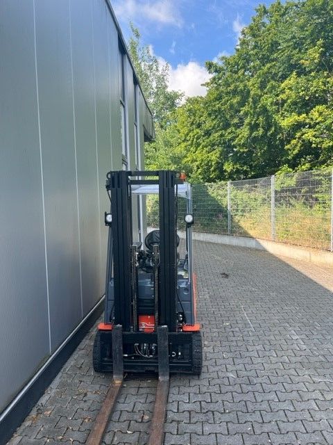 Toyota-Traigo48 8FBE20T-Elektro 3 Rad-Stapler-www.eundw.com