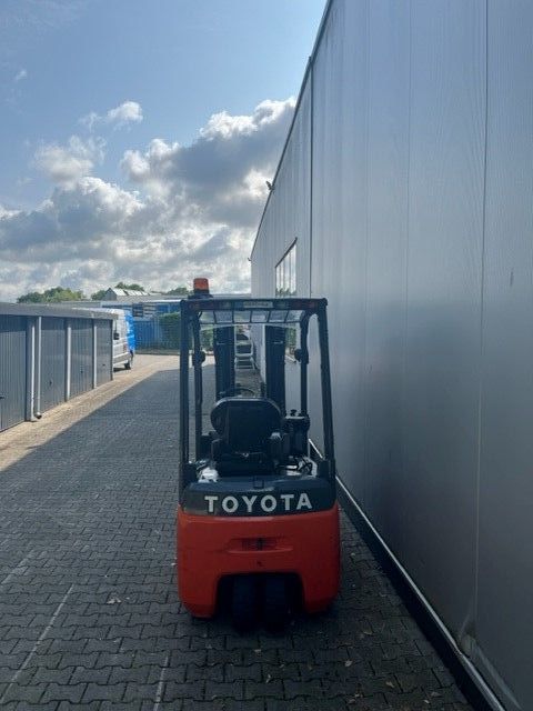 Toyota-Traigo48 8FBE20T-Elektro 3 Rad-Stapler-www.eundw.com