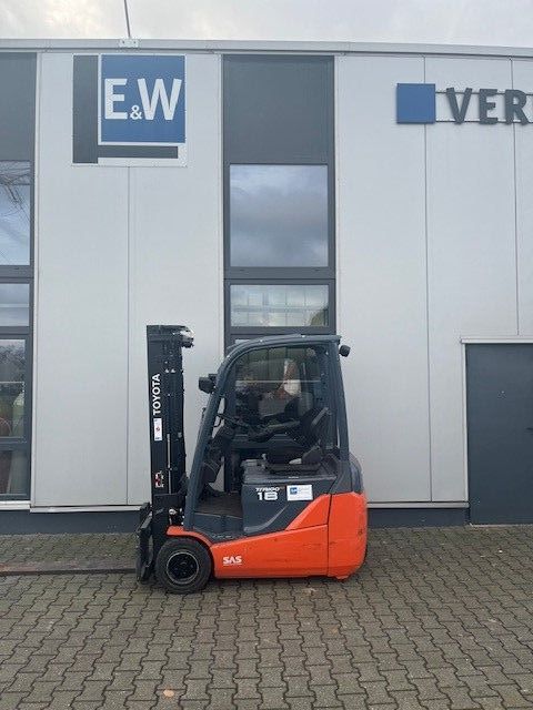 Toyota-8FBEKT18-Elektro 3 Rad-Stapler-www.eundw.com