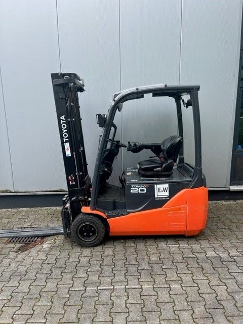 Toyota-Traigo48 8FBE20T-Elektro 3 Rad-Stapler-www.eundw.com