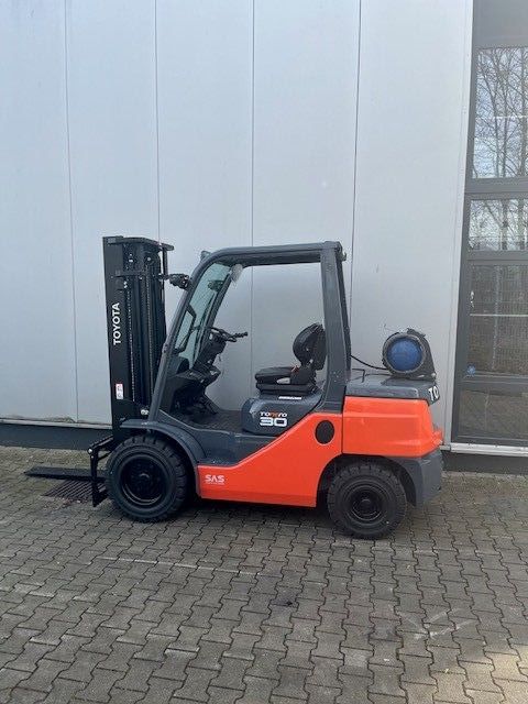 Toyota-ToneroTC 02-8FGF30-Treibgasstapler-www.eundw.com