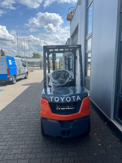 Toyota-ToneroTC 52-8FDF30-Dieselstapler-www.eundw.com
