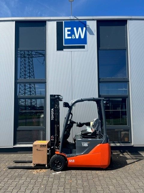 Toyota-Traigo48 8FBEK16T-Elektro 3 Rad-Stapler-www.eundw.com