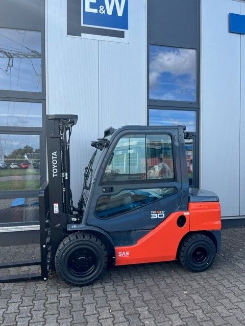 Toyota-ToneroTC 52-8FDF30-Dieselstapler-www.eundw.com