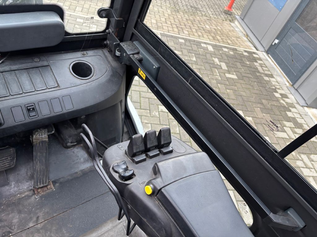 UniCarriers DG1F4A5Q Dieselstapler 