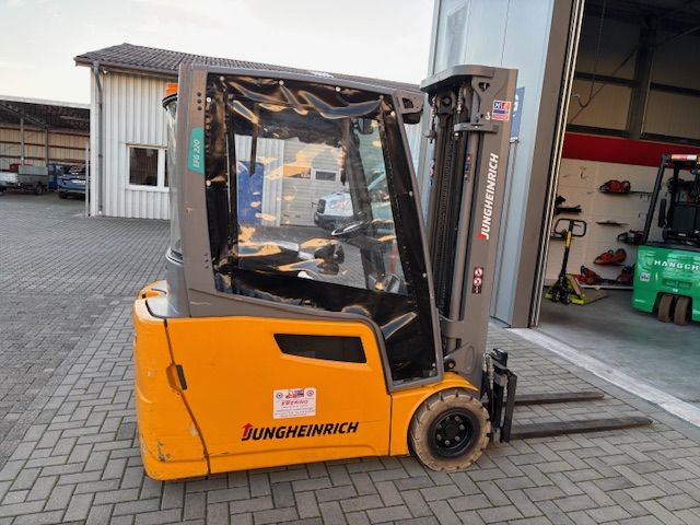 Jungheinrich EFG220 Elektro 3 Rad-Stapler 