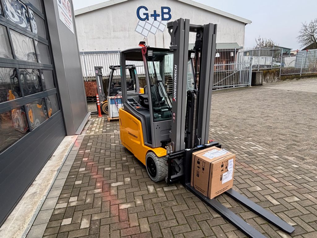Jungheinrich EFG220 Elektro 3 Rad-Stapler 