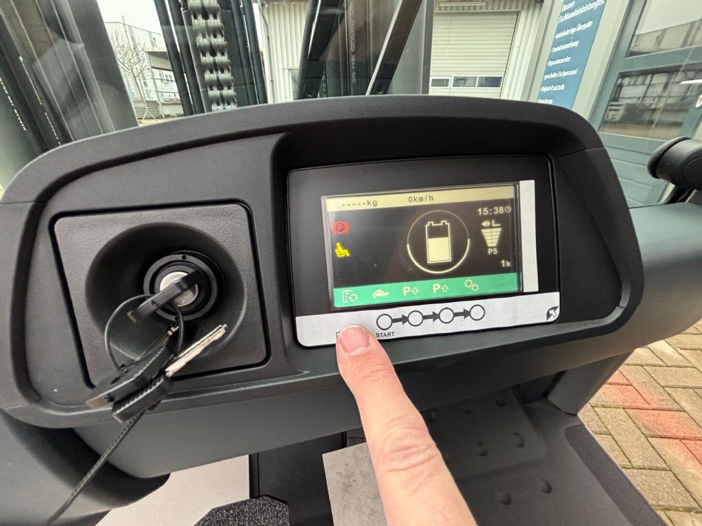 Jungheinrich EFG220 Elektro 3 Rad-Stapler 