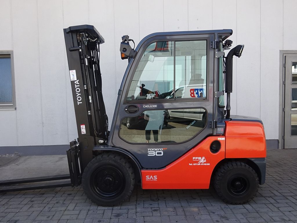Toyota-06-8FDF30-Dieselstapler www.ffb-gabelstapler.de