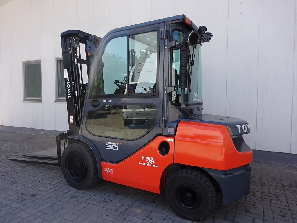 Toyota-06-8FDF30-Dieselstapler www.ffb-gabelstapler.de