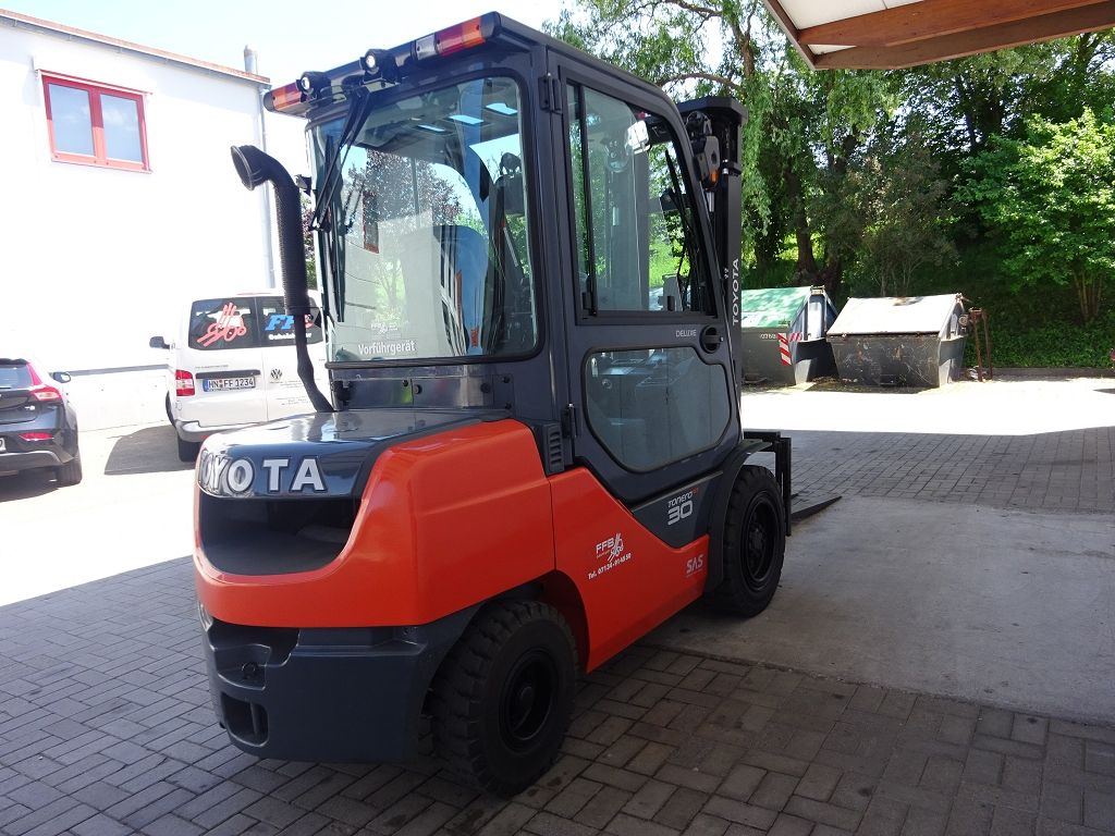 Toyota-06-8FDF30-Dieselstapler www.ffb-gabelstapler.de