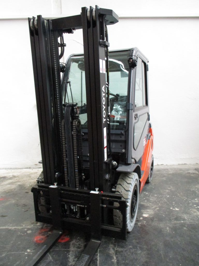 Toyota-06-8FG25F-Treibgasstapler www.ffb-gabelstapler.de