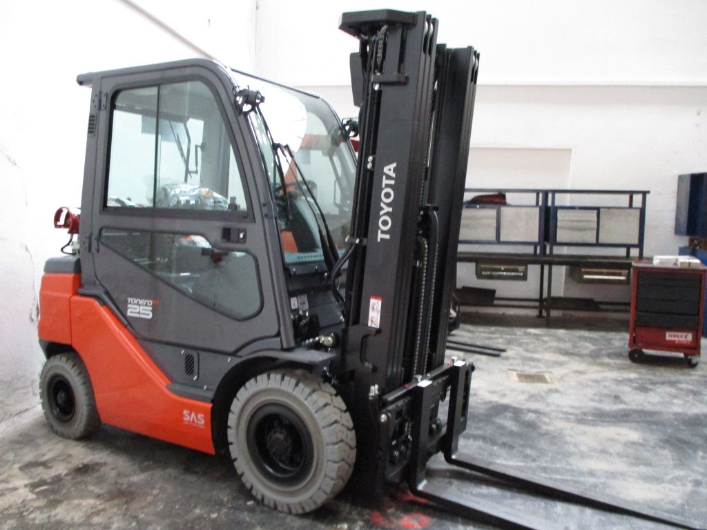 Toyota-06-8FG25F-Treibgasstapler www.ffb-gabelstapler.de