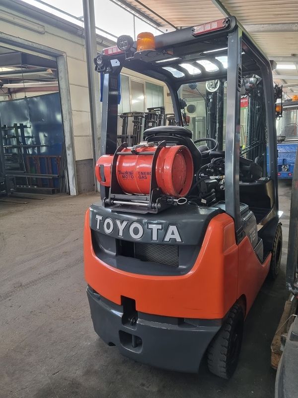 Toyota-06-8FG18F-Treibgasstapler www.ffb-gabelstapler.de