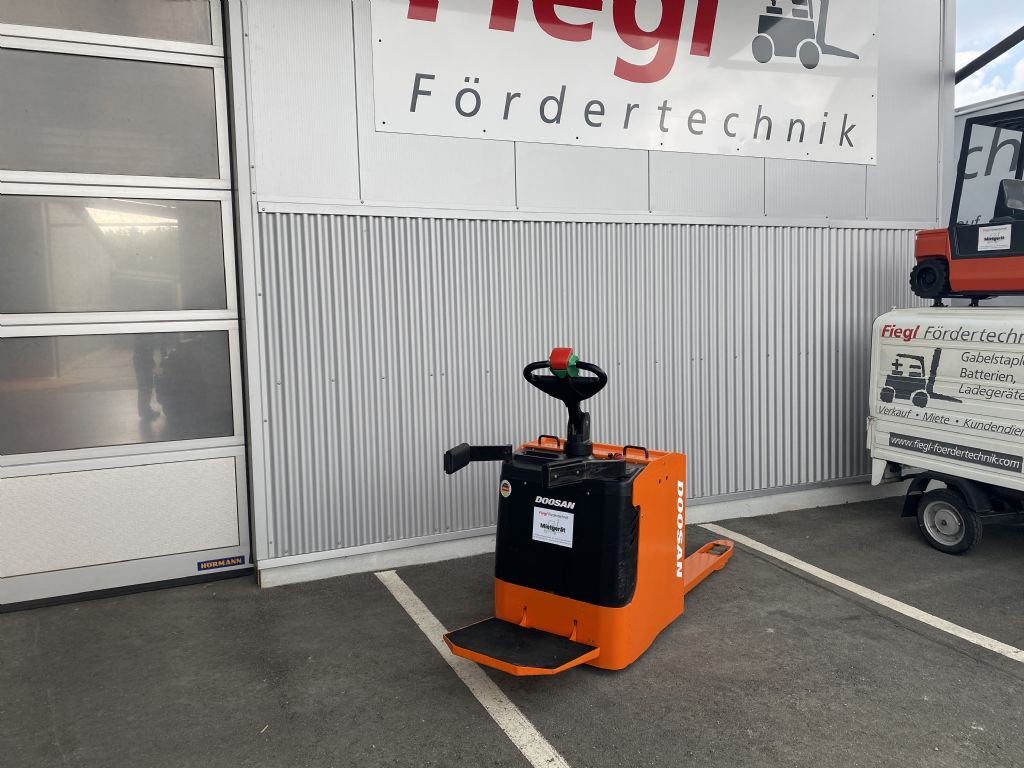 Doosan-LEDH 20 MP-Niederhubwagen-www.fiegl-gabelstapler.de