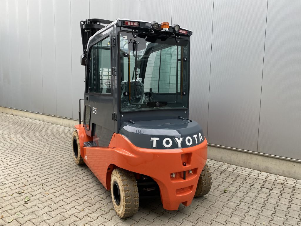 Toyota-8FBMT50-Elektro 4 Rad-Stapler-www.fiegl-gabelstapler.de