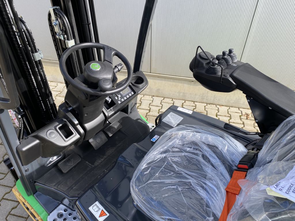 Cesab-B315-II-Elektro 3 Rad-Stapler-www.fiegl-gabelstapler.de Cesab-B315-II-Elektro 3 Rad-Stapler-www.fiegl-gabelstapler.de