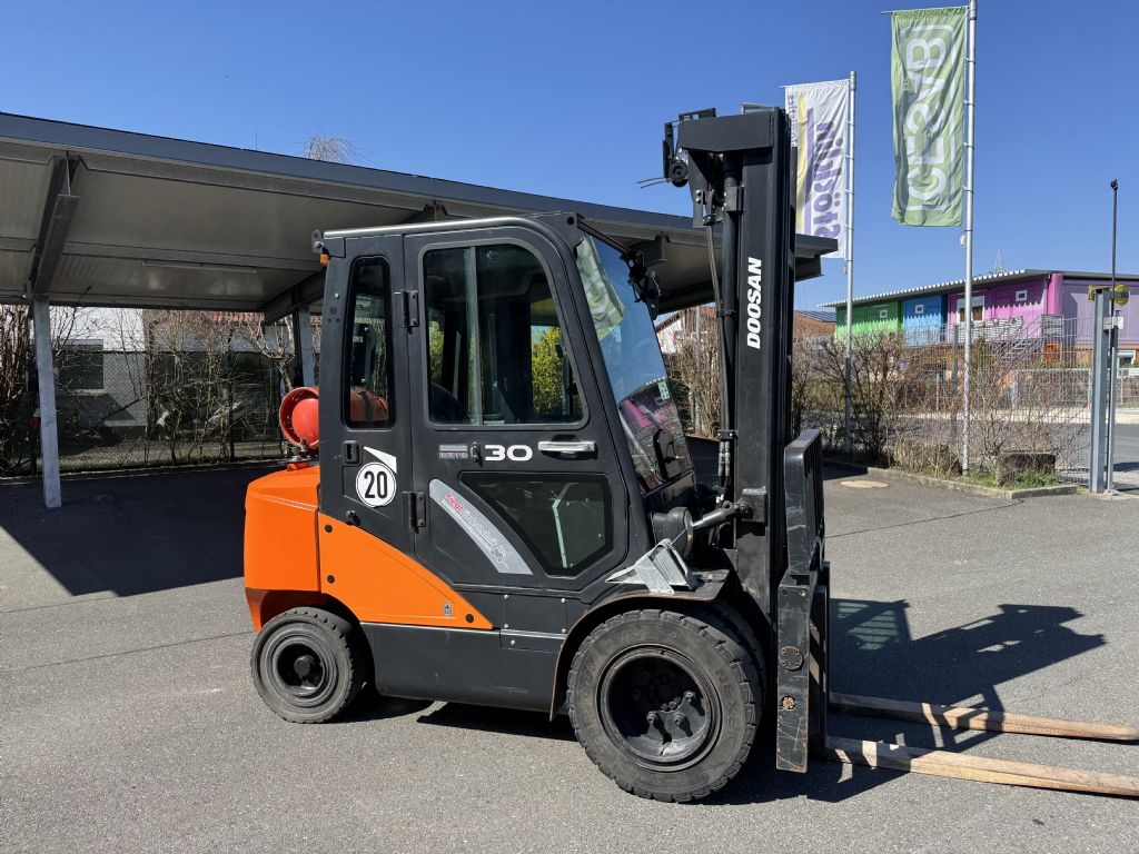 Doosan-G30P-7-Treibgasstapler-www.fiegl-gabelstapler.de