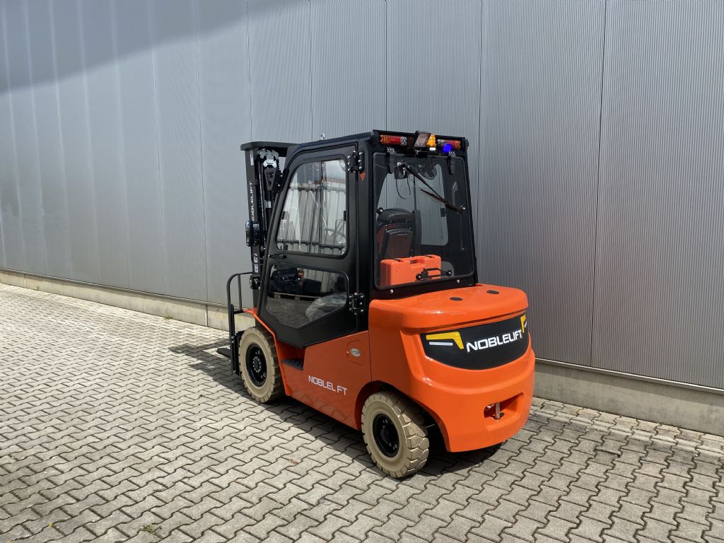Noblelift-CPD25-A2J3H-Elektro 4 Rad-Stapler-www.fiegl-gabelstapler.de