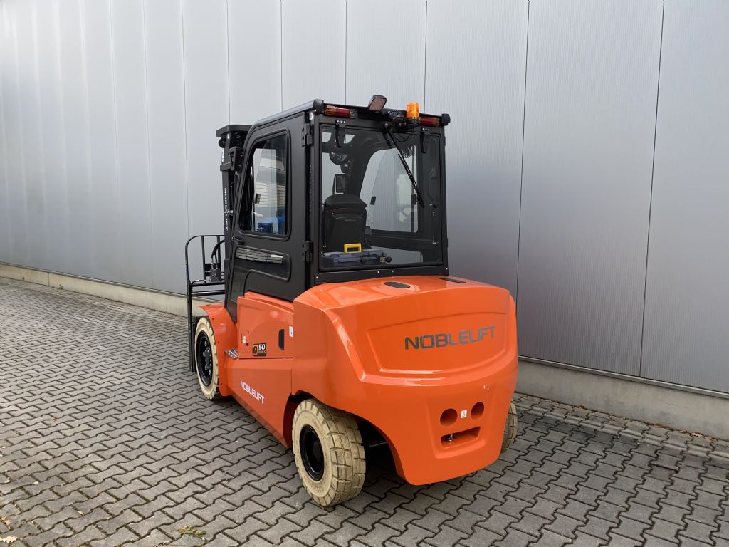 Noblelift-FE4P5Q-Elektro 4 Rad-Stapler-www.fiegl-gabelstapler.de