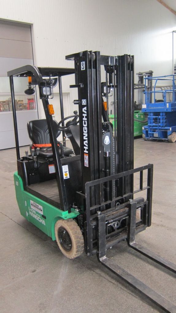 Hangcha CPD S10-XJ2-1 Elektro 3 Rad-Stapler www.filler-gmbh.de Hangcha CPD S10-XJ2-1 Elektro 3 Rad-Stapler www.filler-gmbh.de