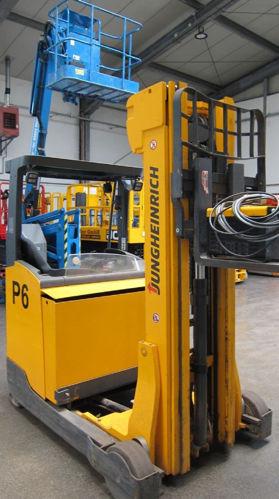 Jungheinrich ETV325 Schubmaststapler www.filler-gmbh.de Jungheinrich ETV325 Schubmaststapler www.filler-gmbh.de